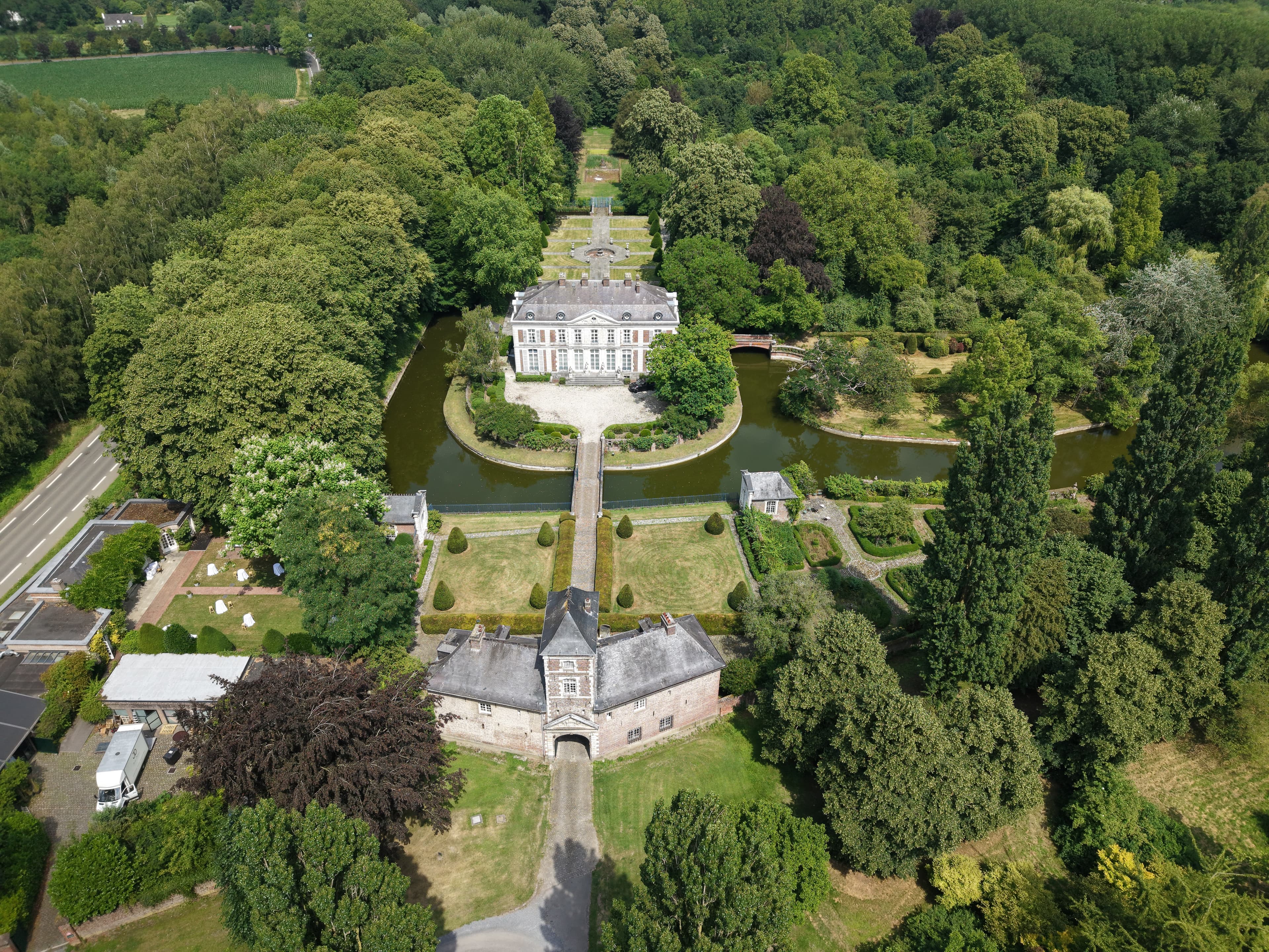 Vue aérienne par drone — château et jardins, Nord